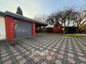 Garage / Carport
